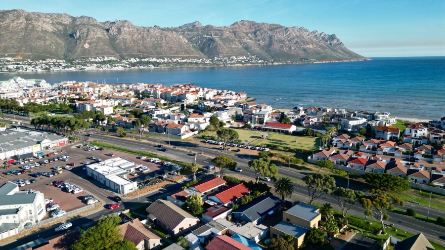 4 Bedroom Property for Sale in Gordons Bay Central Western Cape